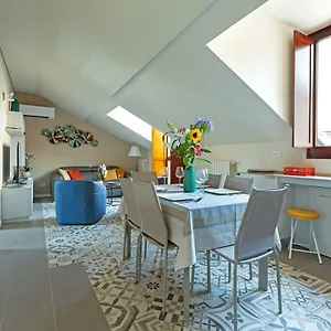 Apartment Renovated Penthouse Duomo & Via Torino 
